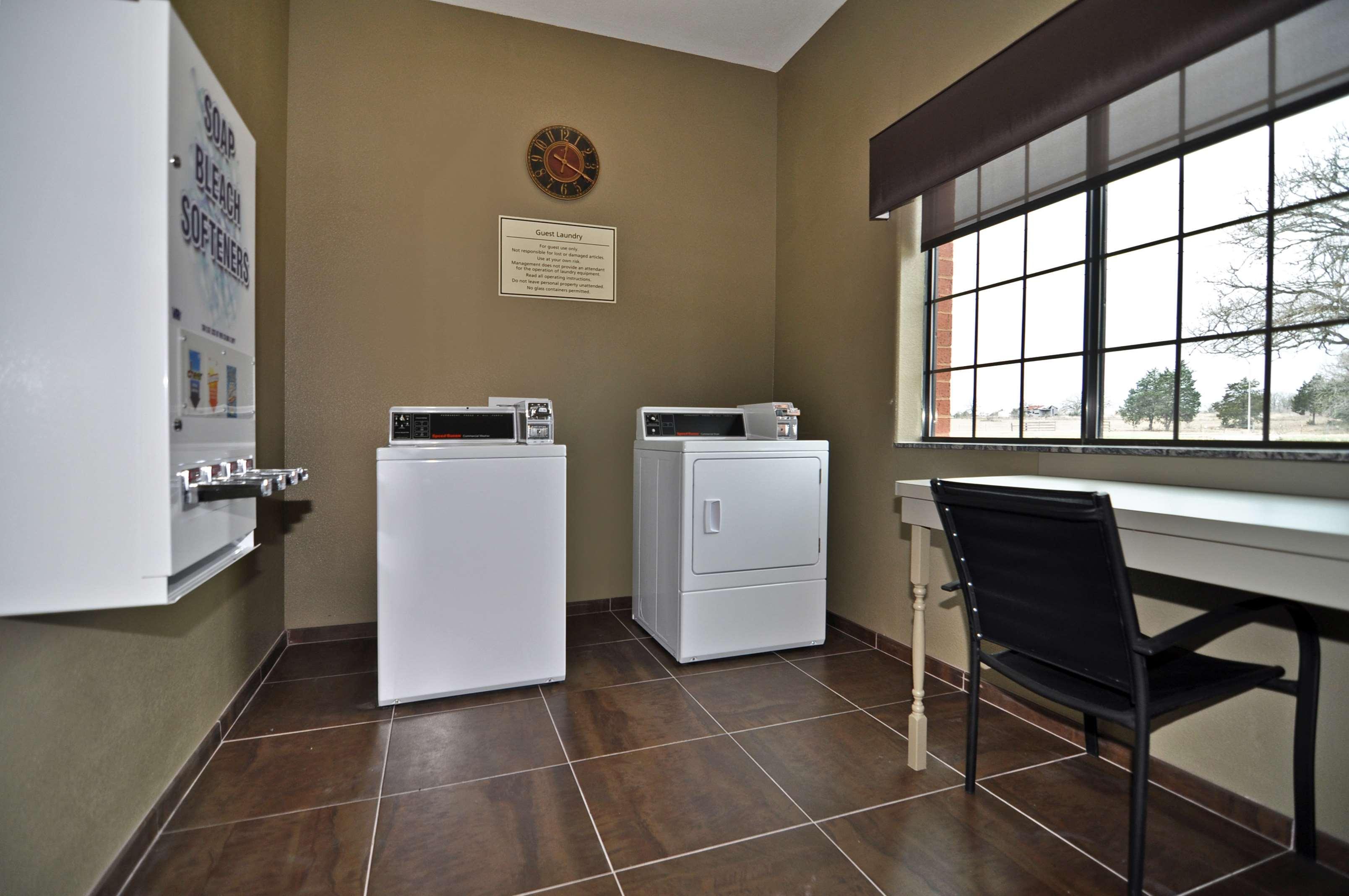Best Western Giddings Inn & Suites Instalações foto